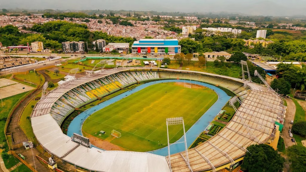 ¡Deporte y solidaridad! Leyendas del fútbol de Colombia y Ecuador se enfrentarán en el estadio Centenario para reconstruir viviendas rurales