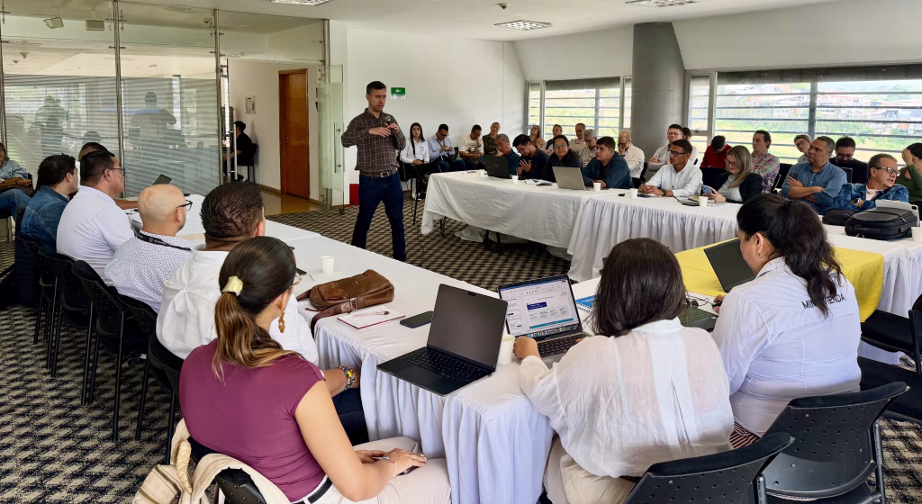 Quindío junto a Minvivienda, avanzan en estrategias para la recuperación tras el sismo