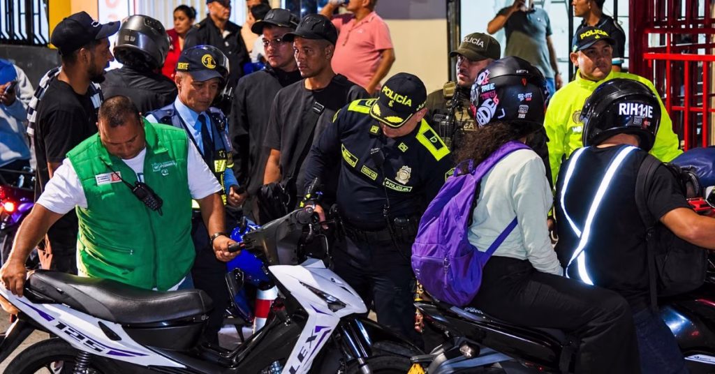 Controles en Santander, Génesis y Arenales terminaron con vehículos inmovilizados, negocios cerrados y un motociclista lesionado