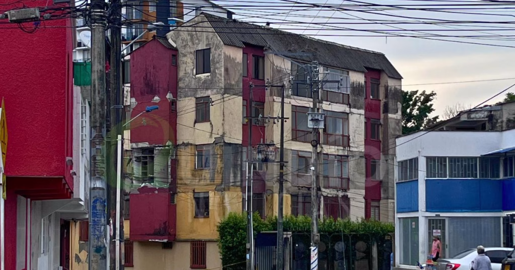 Dos meses después del terremoto, Armenia aún espera definir qué edificios deberán demolerse