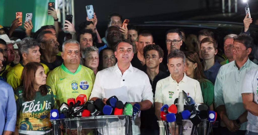 Flávio Bolsonaro desconoce la derrota y anuncia que pedirá anular las elecciones en Brasil