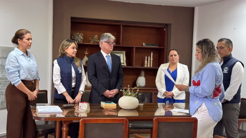 Gobierno departamental oficializa la llegada de reconocidos especialistas a las directivas del San Juan de Dios y el Hospital Mental de Filandia
