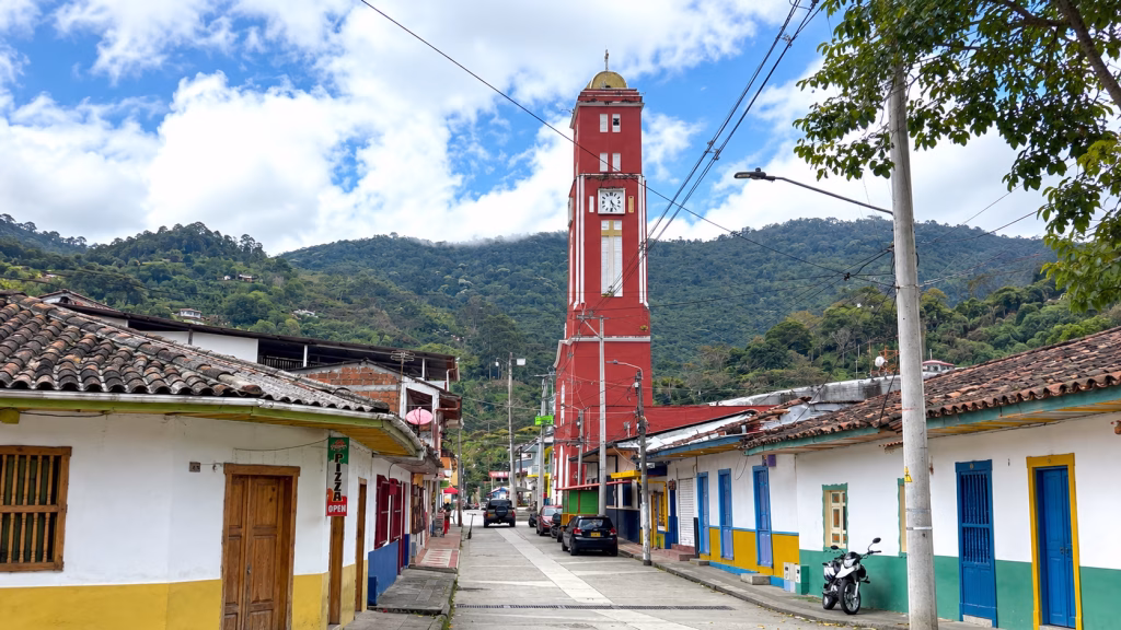 ¡Paso clave para la seguridad territorial de Pijao! Secretaría de Planeación abre convocatoria de interventoría para los Estudios Básicos de Gestión del Riesgo