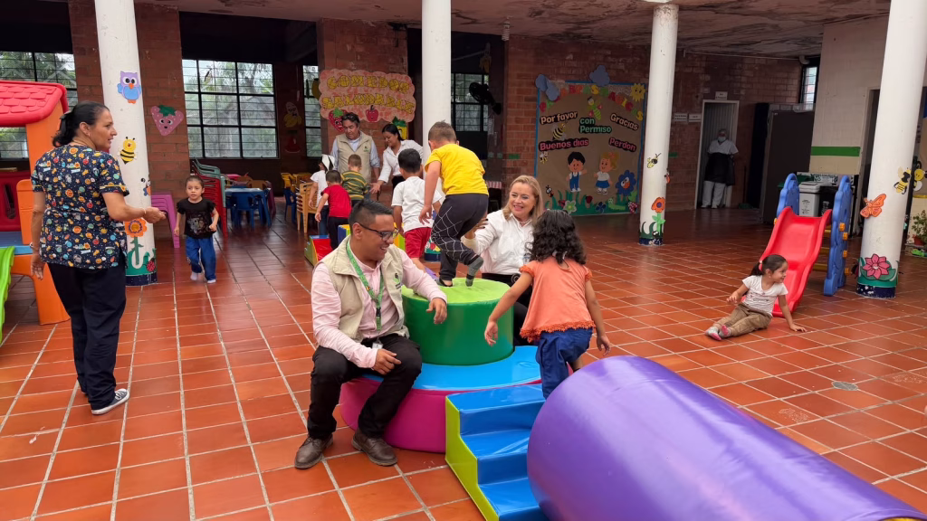¡Niñez protegida! Entregan nuevos gimnasios lúdicos para fortalecer el desarrollo de la primera infancia